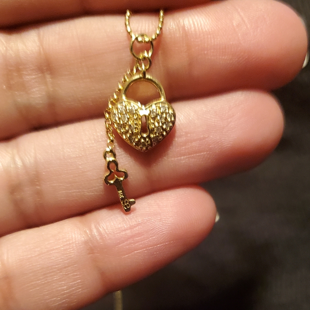 14k Sydney Evan diamond heart and key necklace - Picture 2 of 6